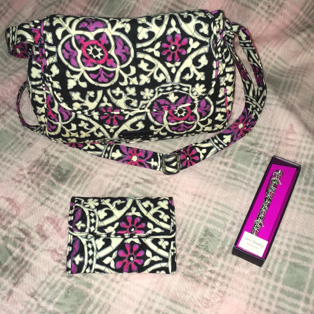 Vera Bradley purse with matching wallet and pin